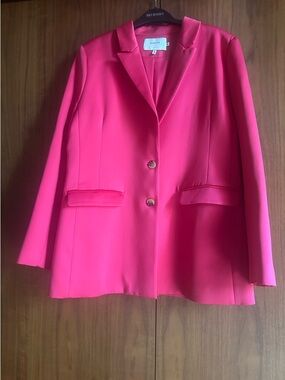 Women's Bright Pink Single-Breasted Blazer
MUNTHE